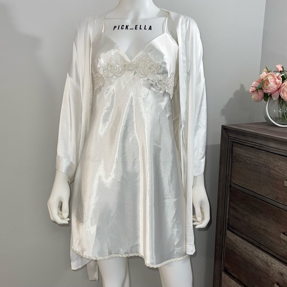 M VS Victoria’s Secret Vintage Embellished Perl White Satin Bride Slip and Robe - Picture 5 of 13